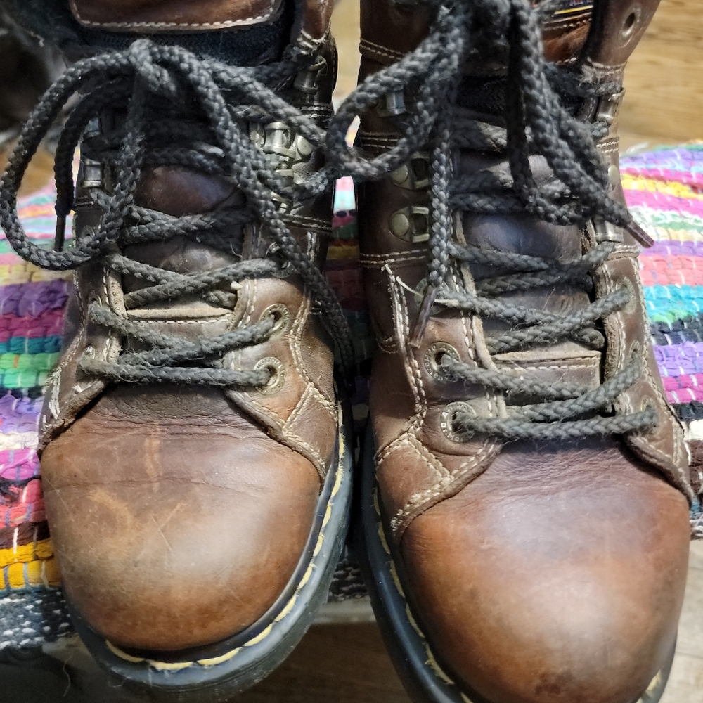 Dr martens industrial boots. Vintage ironbridge. Unisex. Mens 6. Womens 8